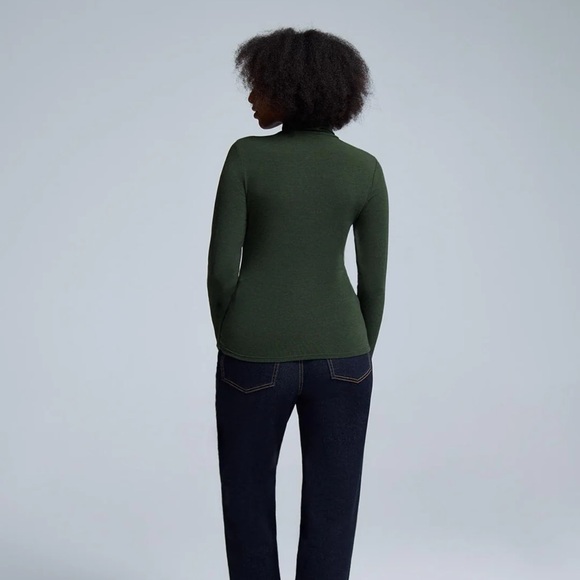 NEW WITH TAGS TURTLENECK GREEN TOP - Picture 2 of 3